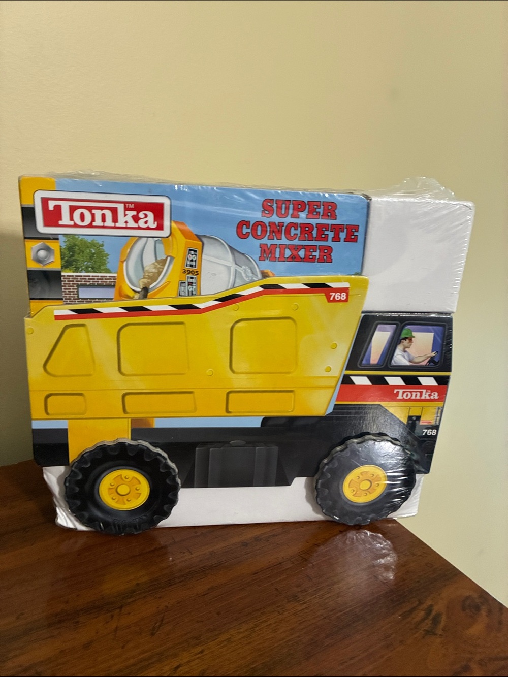 Tonka - TRUCKLOAD OF FUN (3 truck books) - Picture 2 of 12